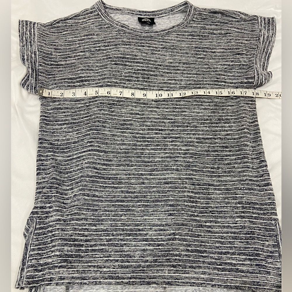 Bobeau stripes pattern slit side T-shirt size small - Picture 11 of 12